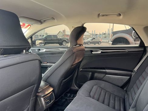 Used 2016 Ford Fusion SE FWD image 8