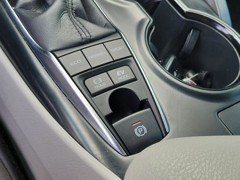 Used 2019 Toyota Camry LE FWD image 27