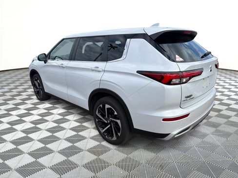 Used 2022 Mitsubishi Outlander SE AWD/4WD image 3