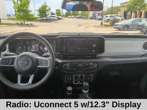 Used 2025 Jeep Wrangler Unlimited Sahara w/ Safety Group AWD/4WD image 4