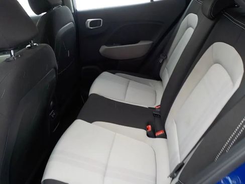 Used 2025 Hyundai Venue SEL image 11