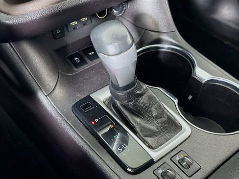 Used 2019 Toyota Highlander XLE AWD/4WD image 17