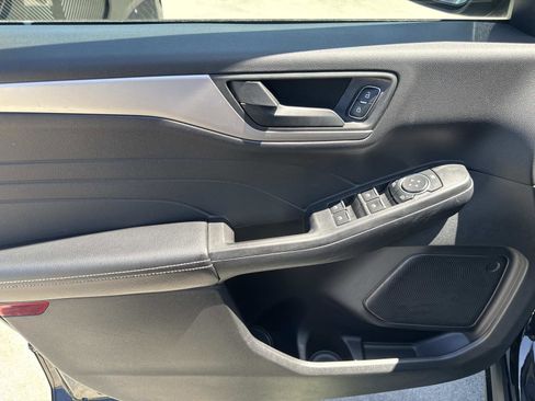 Used 2022 Ford Escape SE w/ SE Sport Appearance Package FWD image 12