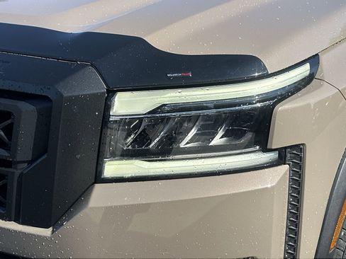 Used 2022 Nissan Frontier PRO-4X AWD/4WD image 11