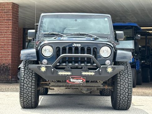 Used 2016 Jeep Wrangler Unlimited Rubicon AWD/4WD image 2