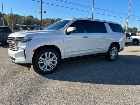 Used 2021 Chevrolet Suburban High Country w/ Premium Package image 11