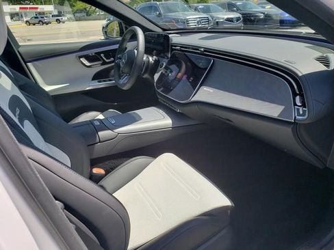Used 2026 Mercedes-Benz E 53 AMG e 4MATIC Sedan image 19