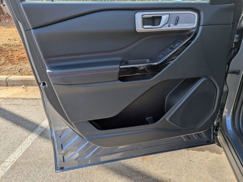 Certified 2024 Ford Explorer ST-Line w/ Class IV Trailer Tow Package image 10