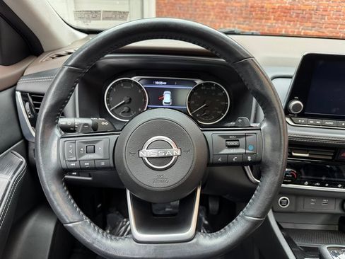 Used 2022 Nissan Rogue SV w/ SV Premium Package image 14