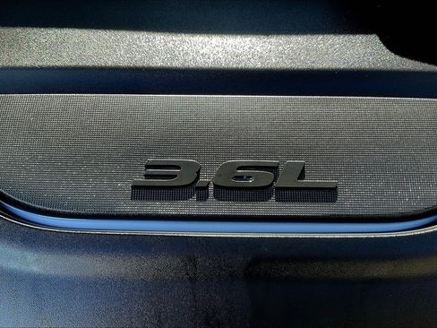 Certified 2024 Chrysler Pacifica Touring-L image 29