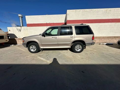 Used 1997 Ford Explorer 4WD 4-Door image 3