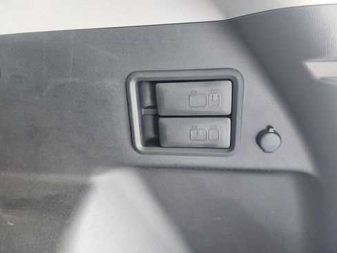 Used 2023 GMC Terrain SLE w/ Driver Convenience Package image 12