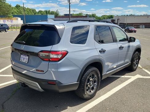 Used 2025 Honda Pilot TrailSport image 6