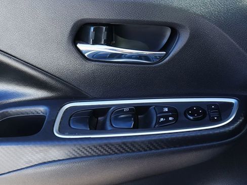 Used 2022 Nissan Versa SR w/ Convenience Package image 40