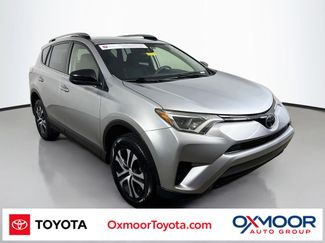 Used 2018 Toyota RAV4 LE FWD video 1