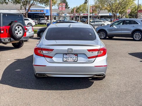 Used 2018 Honda Accord Touring image 3