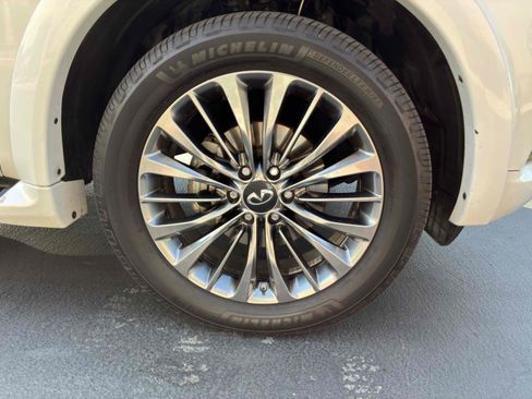 Used 2018 INFINITI QX80 4WD w/ Driver Assistance Package image 13