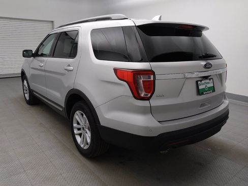 Used 2017 Ford Explorer XLT w/ Equipment Group 201A FWD image 5