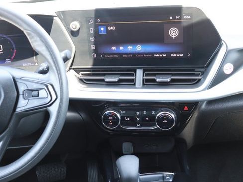 Used 2024 Chevrolet Trax LT FWD image 14