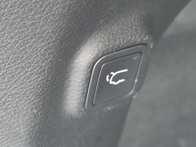 Used 2019 Jeep Cherokee Trailhawk AWD/4WD image 12