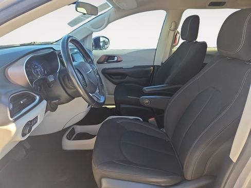 Used 2021 Chrysler Voyager LX w/ Cold Weather Group image 9