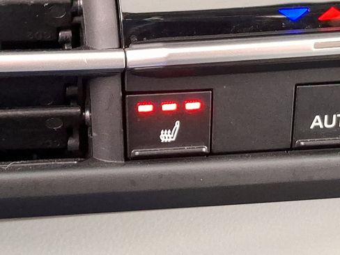 Certified 2025 Toyota Sienna XLE image 25