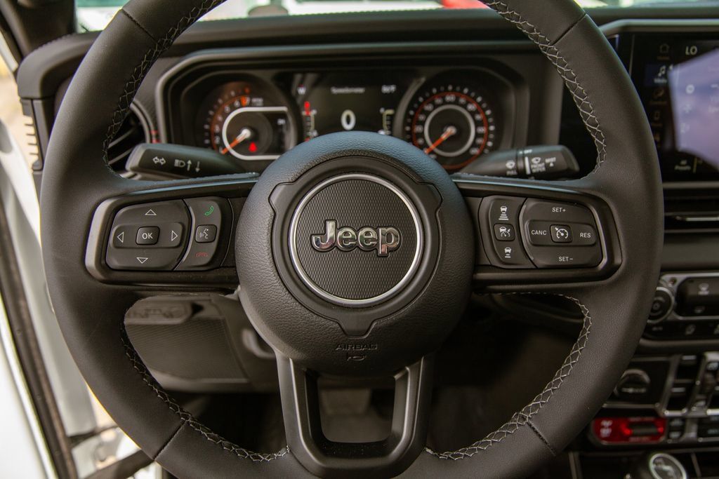 Used 2025 Jeep Gladiator Rubicon AWD/4WD image 17