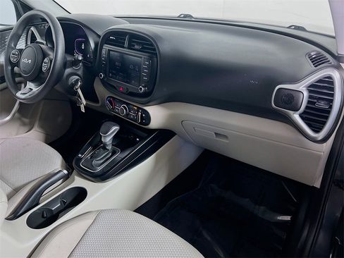 Used 2023 Kia Soul LX image 26