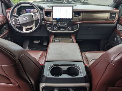 Used 2024 Ford Expedition Limited image 29