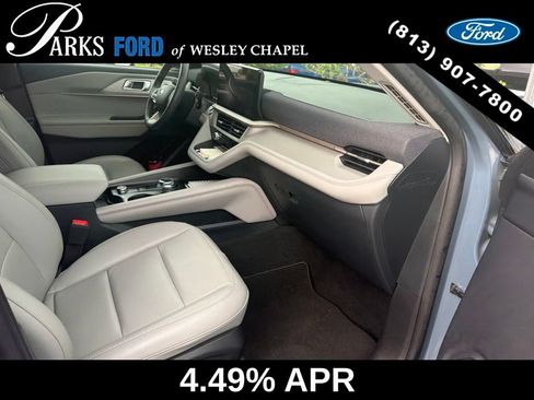Used 2025 Ford Explorer Active w/ Active Comfort Package RWD image 5