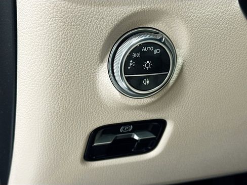 Used 2023 Mercedes-Benz C 300 4MATIC Sedan image 24