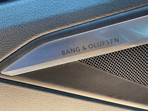 Used 2019 Audi e-tron Premium Plus image 18