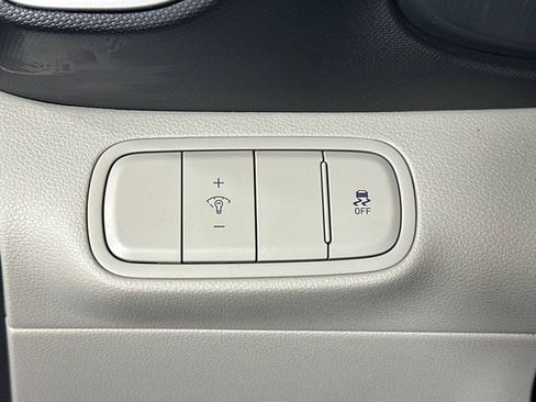 Certified 2024 Hyundai Venue SEL image 19