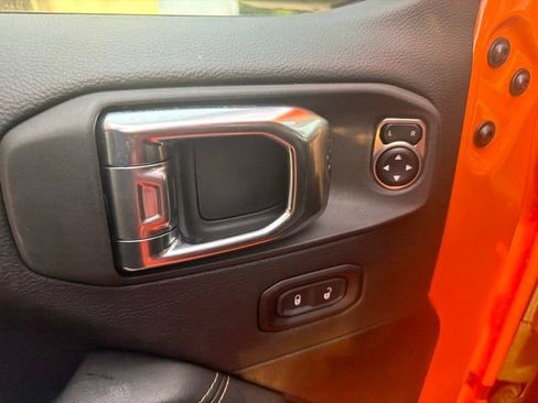 Used 2025 Jeep Gladiator Sport AWD/4WD image 18