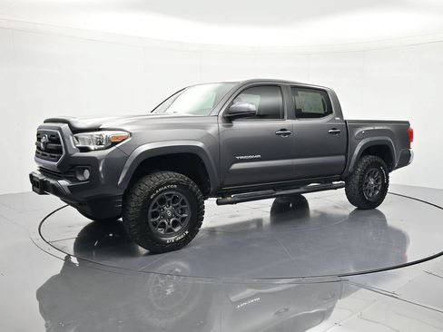 Used 2017 Toyota Tacoma SR5 w/ Tow Package RWD image 1