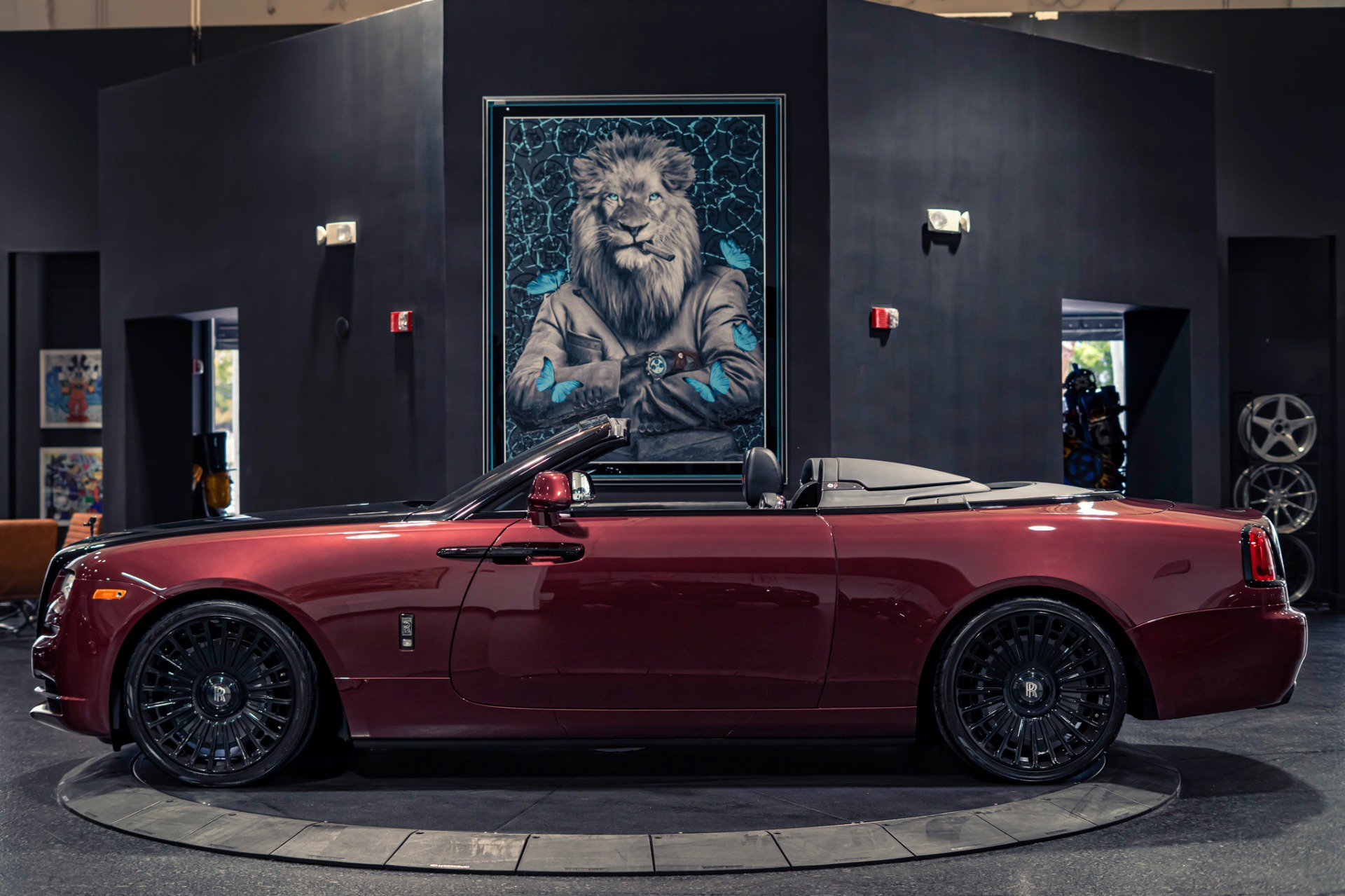 Used 2019 Rolls-Royce Dawn RWD image 27