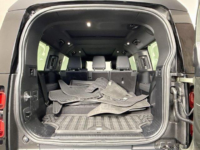 Certified 2023 Land Rover Defender 130 X-Dynamic SE AWD/4WD image 28