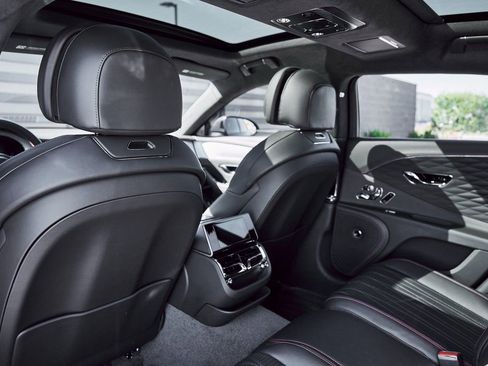 Used 2023 Bentley Flying Spur V8 image 40