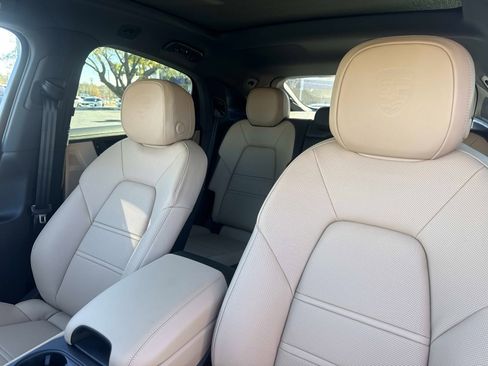 Certified 2026 Porsche Cayenne Coupe AWD/4WD image 5