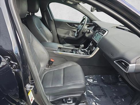 Used 2020 Jaguar XE S image 10