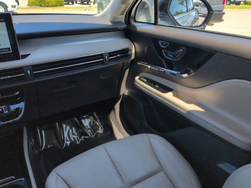 Certified 2024 Lincoln Corsair FWD w/ Equipment Group 101A image 17