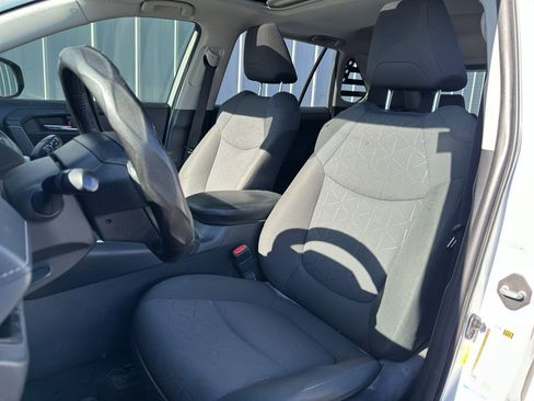 Certified 2020 Toyota RAV4 XLE w/ Convenience Package AWD/4WD image 9