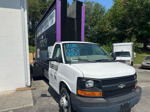 Used 2016 Chevrolet Express 3500 Extended image 4