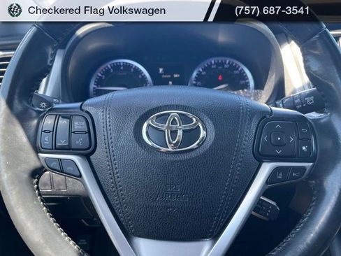 Used 2019 Toyota Highlander XLE AWD/4WD image 37