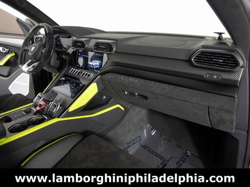 Used 2022 Lamborghini Urus AWD/4WD image 30