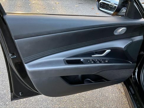 Used 2024 Hyundai Elantra SEL image 18