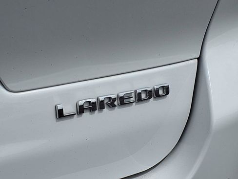 Used 2024 Jeep Grand Cherokee L Laredo image 16