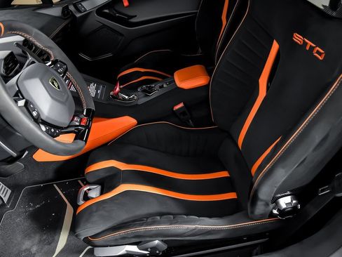 Used 2021 Lamborghini Huracan STO image 24