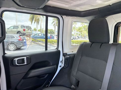Used 2020 Jeep Wrangler Unlimited Sahara w/ Safety Group AWD/4WD image 13