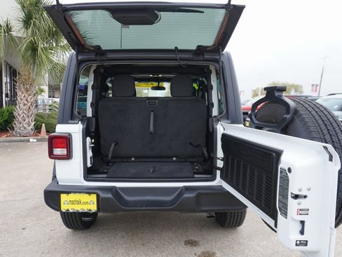 Used 2021 Jeep Wrangler Sport S image 26